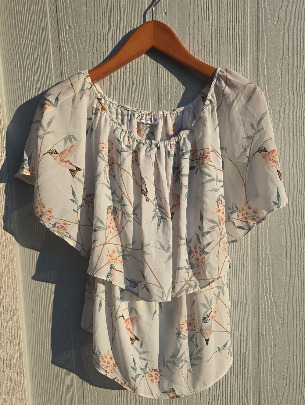 7Th Avenue Design Studio | Lightweight Cream Floral Bird Ruffle Top (Size Small)